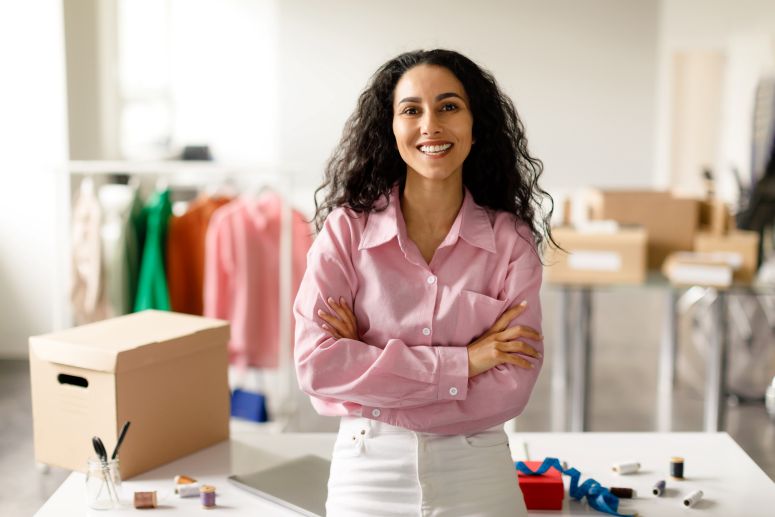 Mulher empreendedora feliz
